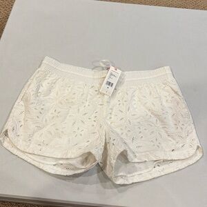 Vineyard Vine Eyelet  Shorts, Brand new w/ tag! size M (m30)